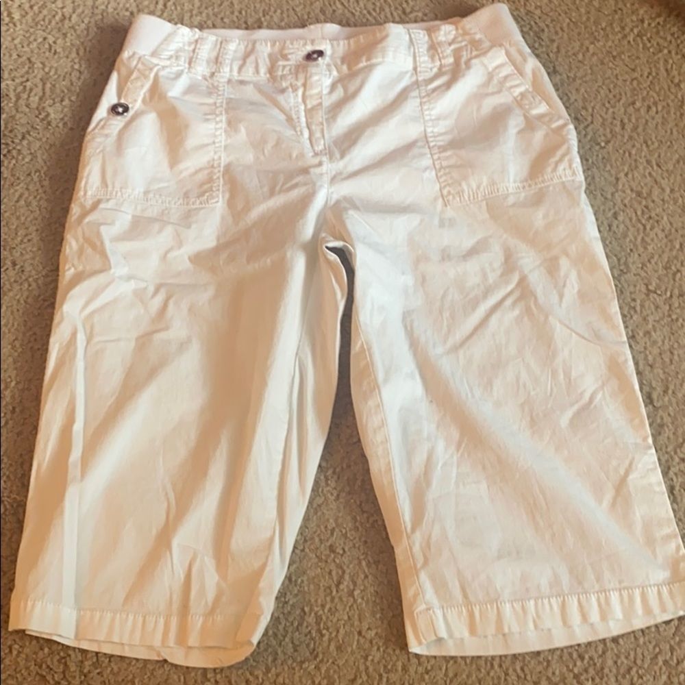 Chico’s solid white stretch Bermuda shorts